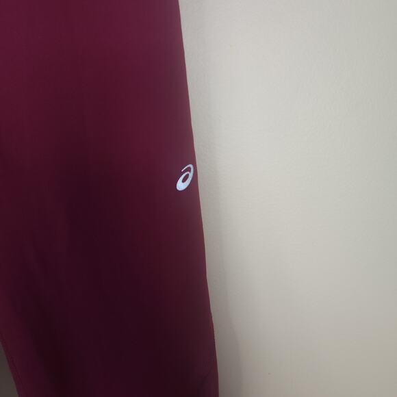 Asics 7/8 High Rise Fashion Cropped Tight in Berry Size M - Picture 4 of 11